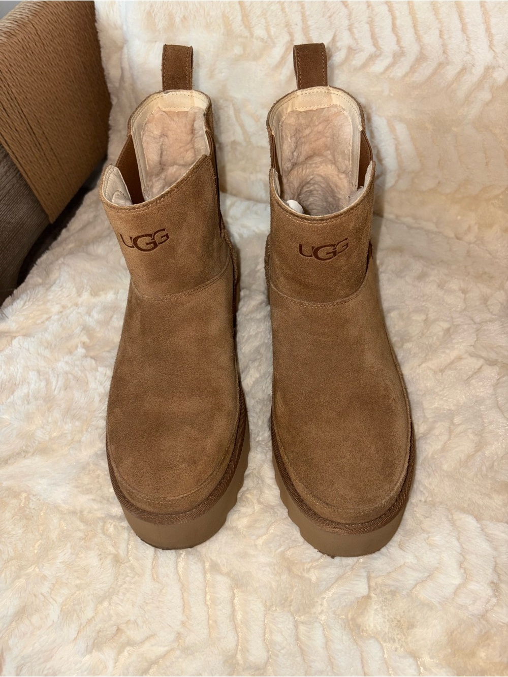 UGG Chelsea Platform Mini Boot Chestnut - Picture 3 of 8